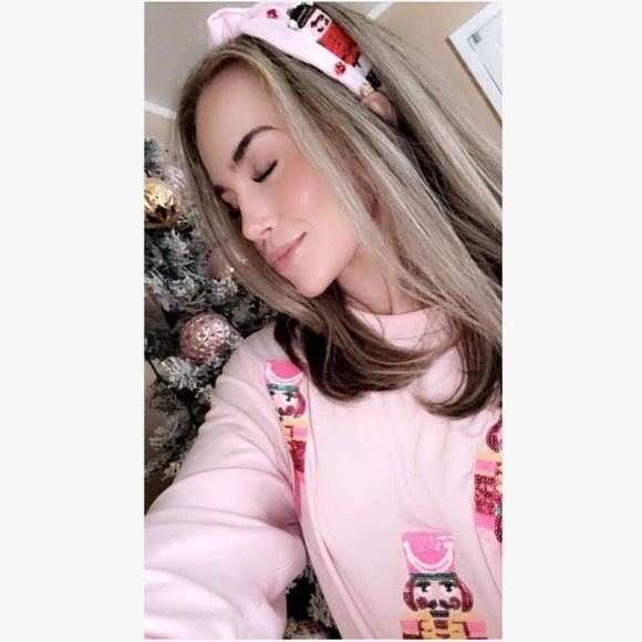 Pink Sweatshirt Sequined Nutcracker Appliqué Christmas Holiday - Picture 11 of 12